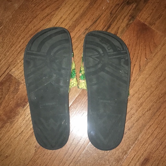 UnionBay Sandals - Picture 2 of 3